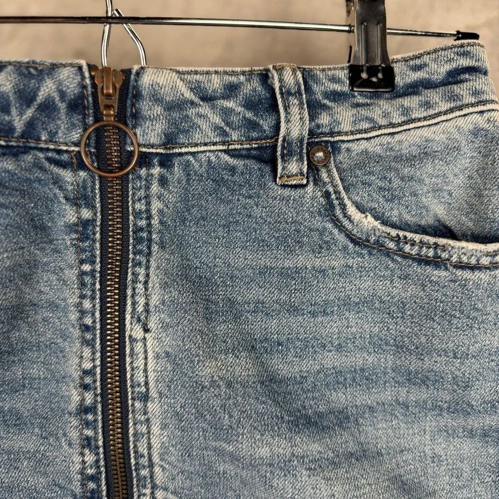 We The Free Free People Denim Mini Skirt Blue Front Zip Raw‎ Hem Size 26